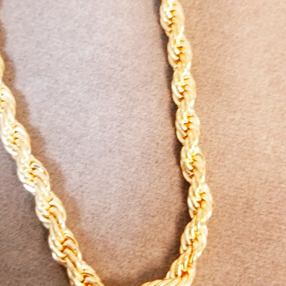 Twisted Gold Chain Necklace - Picture 2 of 4